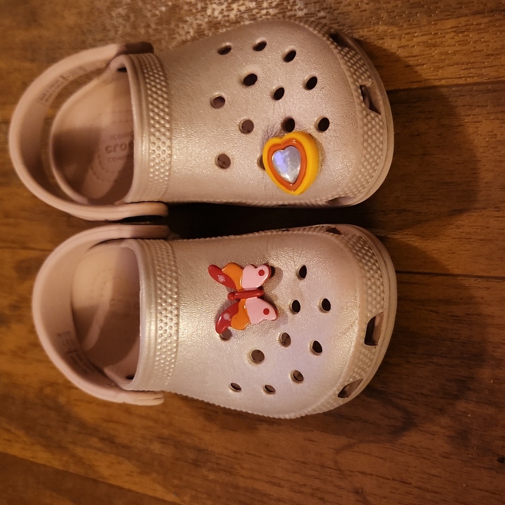 Girl's size 9 pink Crocs